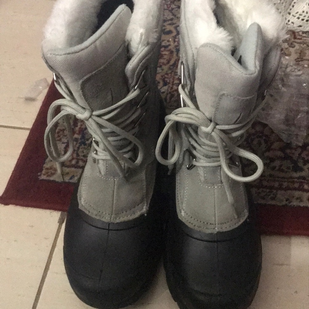 Women’s snow boots